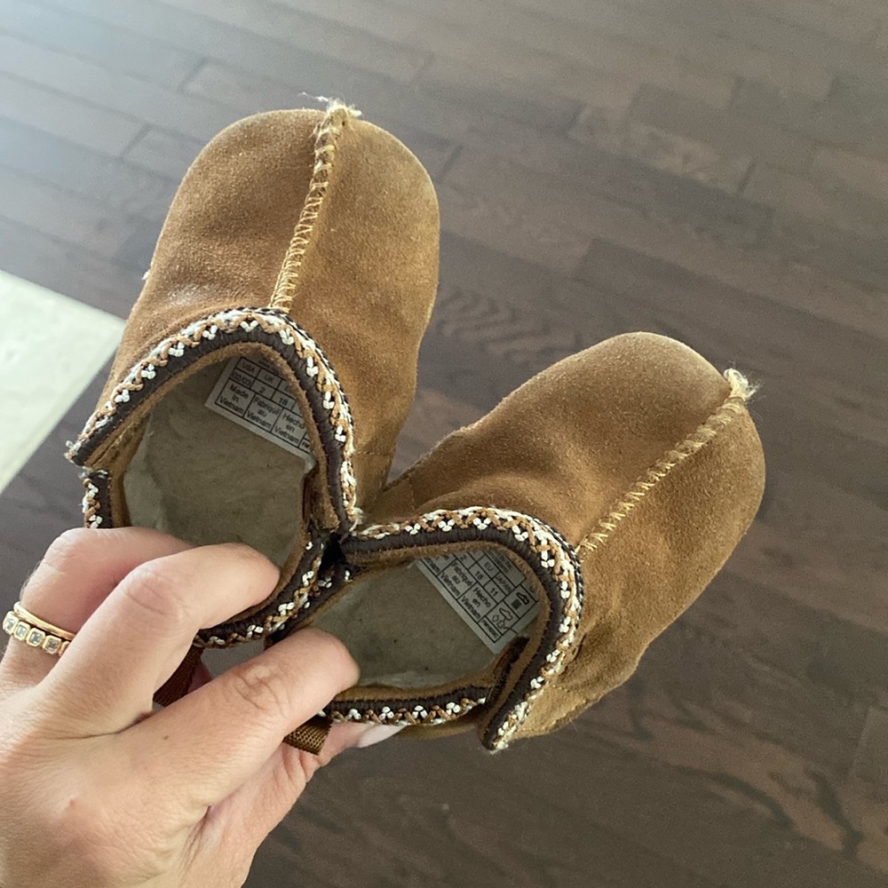 UGG BABY TASMANS // USA SIZE 02/03